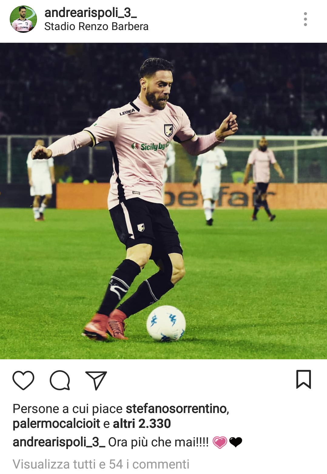 rispoli-instagram-palermo-frosinone Anche Andrea Rispoli ha voluto postare una foto celebrativa e lasciare il suo messaggio sui social dopo la vittoria del Palermo contro il Frosinone nella finale d’andata dei playoff di Serie B. FROSINONE – PALERMO: TOCCA DI NUOVO ALL’ARBITRO LA PENNA Ed il messaggio a novanta minuti dalla fine della stagione è quantomai chiaro e rivolto al sogno promozione: “Ora più che mai”. IL PALERMO È PROMOSSO SE… Ora più che mai!!!! 💗🖤 Un post condiviso da Andrea Rispoli (@andrearispoli_3_) in data: Giu 14, 2018 at 5:54 PDT LEGGI ANCHE MAXISCHERMO A PIAZZA POLITEAMA? PROBABILMENTE NO ZAMPARINI: “CHE FELICITA’ IL