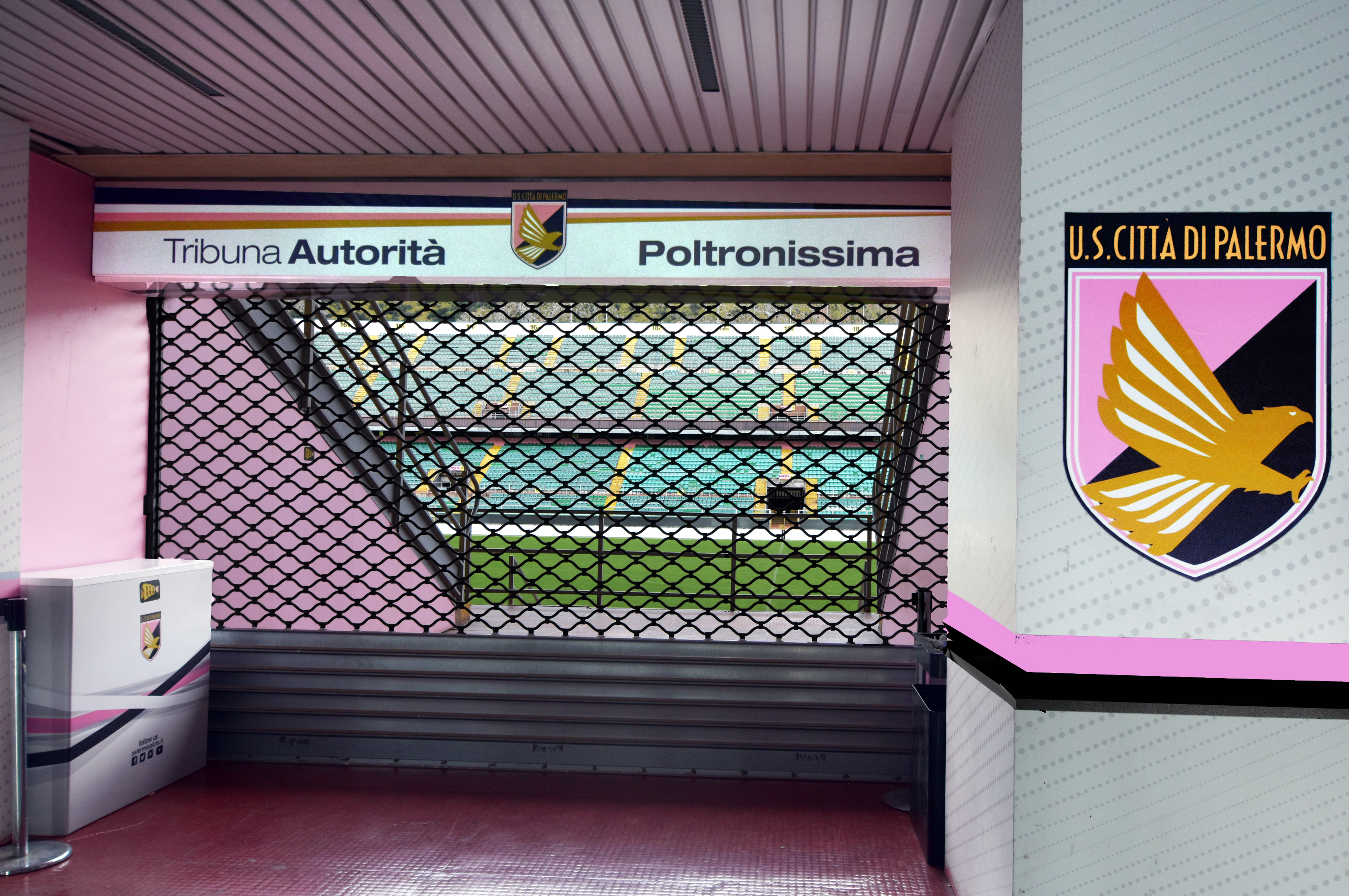Stadio barbera Palermo vista tribuna Arriva anche il comunicato del Palermo calcio in merito all’accordo relativo al passaggio di proprietà della Palermo Football Club S.p.A.: nella nota il club rosanero conferma che Rino Foschi assumerà la carica di Presidente dell’Unione Sportiva Città di Palermo e Daniela De Angeli sarà assieme a lui garante nella futura cessione a nuovi investitori nella veste di amministratore delegato. IL PALERMO É DI FOSCHI E DELLA DE ANGELI – IL COMUNICATO Il comunicato: “Daniela De Angeli e Rino Foschi annunciano di aver definito nella scorsa notte e nella giornata odierna un accordo relativo al passaggio di proprietà della Palermo Football Club