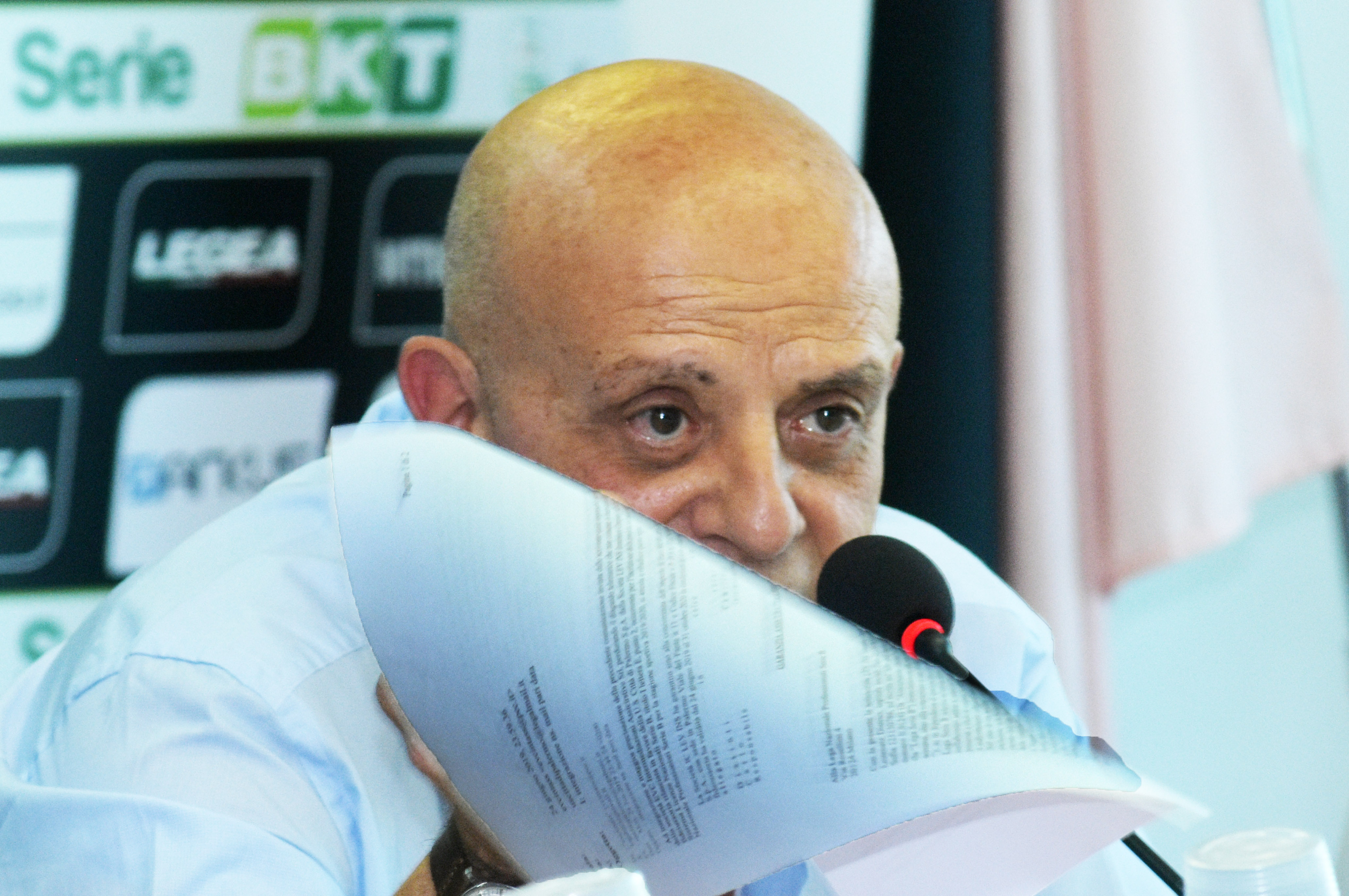 tuttolomondo La fideiussione del Palermo: Tuttolomondo dà la sua versione dei fatti. Il direttore finanziario di Arkus in sede di conferenza stampa ribadisce la correttezza dell’iter di iscrizione, soprattutto in merito all’iscrizione e ai dettagli tecnici relativi alla fideiussione e ai contatti con la Lega di Serie B. LA CONFERENZA STAMPA INTEGRALE Tuttolomondo ripercorre i fatti: “Alle 17 di ieri la fideiussione non c’era, ma solo la documentazione. Sappiamo che dal punto di vista tecnico è tutto a posto. Tra i vari pagamenti, abbiamo sanato debiti verso lo Stato, che erano anni che non si pagavano. La fideiussione era l’ultimo dei