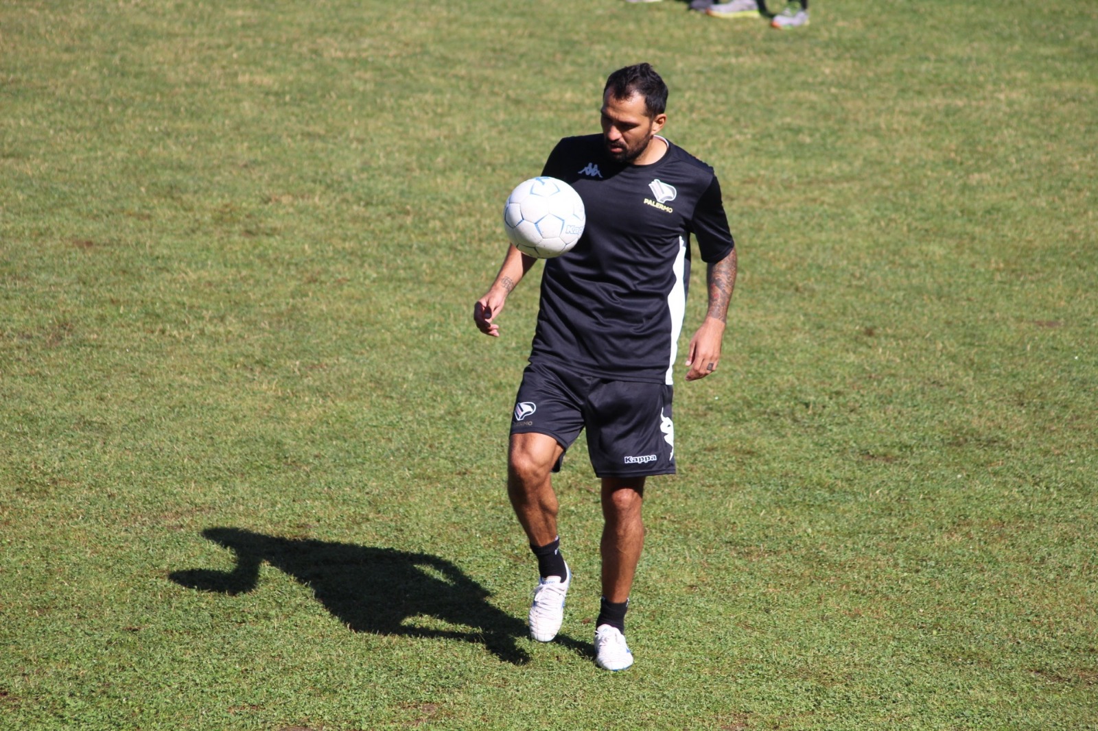 santana (AGGIORNATO L’ 8 SETTEMBRE, ORE 08.10). Ecco le probabili formazioni di Palermo – San Tommaso, match valido per la 2a giornata del campionato di Serie D 2019-2020 (appuntamento domenica 8 settembre, alle ore 15.00, stadio “Renzo Barbera” di Palermo): PALERMO (4-3-1-2): Pelagotti; Doda, Lancini, Crivello, Vaccaro; Martinelli, Martin, Langella; Felici; Ricciardo, Santana. Infortunati: / Squalificati: / SAN TOMMASO (3-4-2-1): Casolare; Colarusso, Gambuzza, Pagano; Massaro, Maranzino, Acampora, Alleruzzo; Sabatino, Tedesco; Branicki. Infortunati: / Squalificati: / Il Palermo torna al “Barbera” e Pergolizzi dovrebbe cambiare piano partita, meno da battaglia e più con qualità. Il modulo è sempre confermato ma alcuni giocatori saranno ruotati