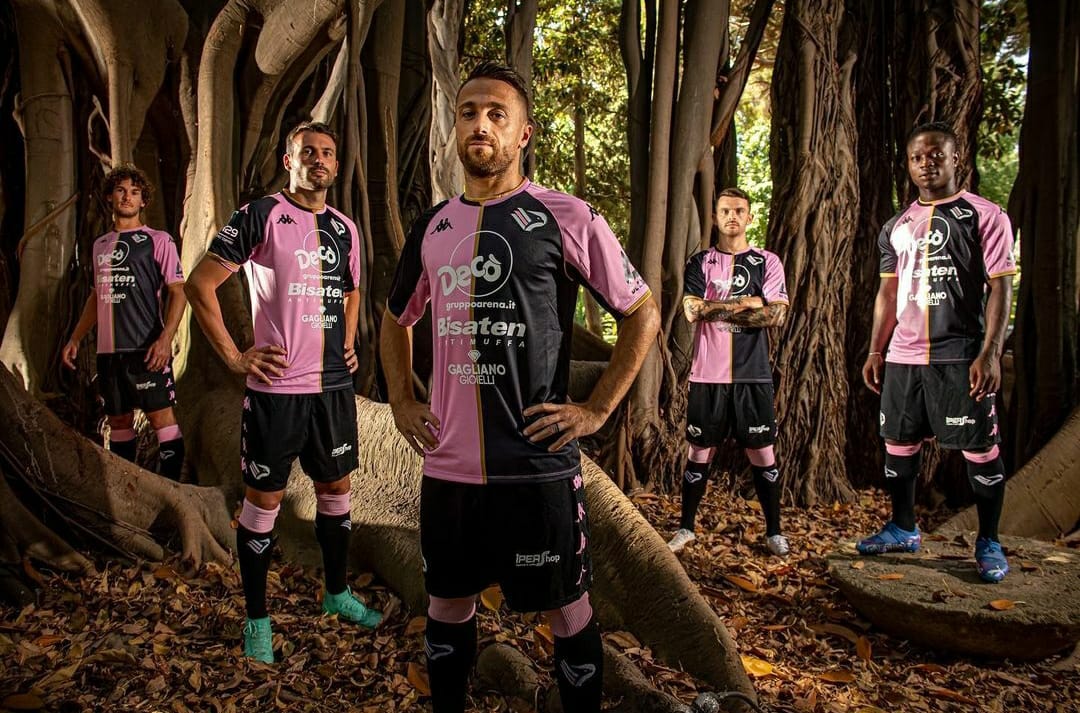 Palermo F.C., nuova maglia con il rossazzurro del Catania. Ma è un pesce  d'aprile - 98zero