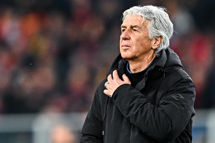 Gian Piero Gasperini osserva la sua Atalanta in campo - foto ANSA - StadioNews.it