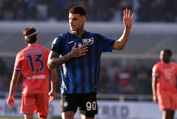Gianluca Scamacca in campo con l'Atalanta si scusa per un suo errore - foto ANSA - StadioNews.it