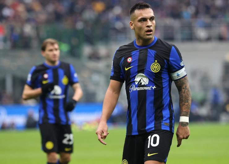 Lautaro Martinez da capitano in campo con la maglia dell'Inter - foto ANSA - StadioNews.it