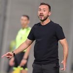 Roberto De Zerbi a bordocampo durante la partita della sua squadra - foto ANSA - StadioNews.it