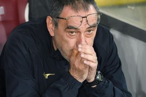 Maurizio Sarri attento in panchina durante il match con la sua squadra - foto ANSA - StadioNews.it
