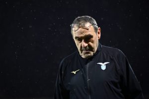 Maurizio Sarri pensieroso durante la partita della Lazio - foto LaPresse - StadioNews.it