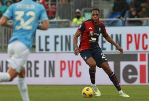Yerry Fernando Mina González in campo col Cagliari - foto ANSA - StadioNews.it