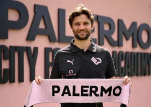 Bartosz Bereszynski si è presentato in conferenza stampa come nuovo difensore del Palermo...