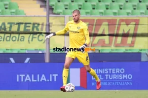 Jesse Joronen si è rapidamente ritagliato un ruolo da protagonista tra i pali rosanero. Arrivato a...