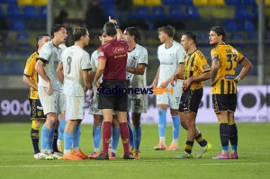 Si va a Castellammare di Stabia e a noi questi campi caldi del Sud non ci lasciano mai troppo...