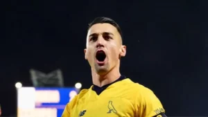 Simone Santoro, calciatore e punto di riferimento del Modena, ha vinto il premio come miglior...