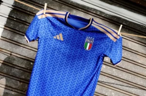 La Nazionale Italiana presenta la nuova maglia: attraverso un comunicato la Figc ha reso note le...