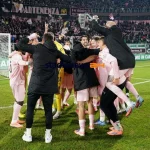 Il Palermo è a soli due punti dal secondo posto, posizione che vale la promozione diretta in Serie...