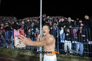 La partita è importante. Il momento delicato. E così il Megadirettore ha deciso di spedirci in...