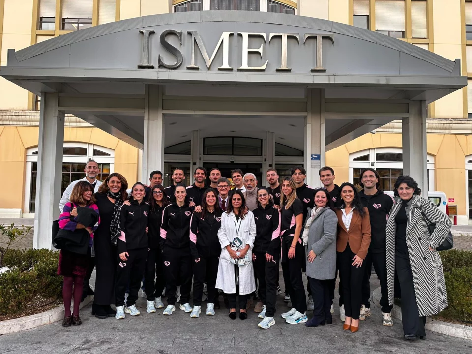 Le calciatrici e i calciatori del Palermo hanno fatto visita ai pazienti del reparto di Pediatria...