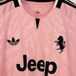Juventus, anticipata la seconda maglia della nuova stagione: torna il rosa