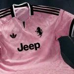 Juventus ecco la seconda maglia: “Prima del bianco e del nero c’era il rosa”